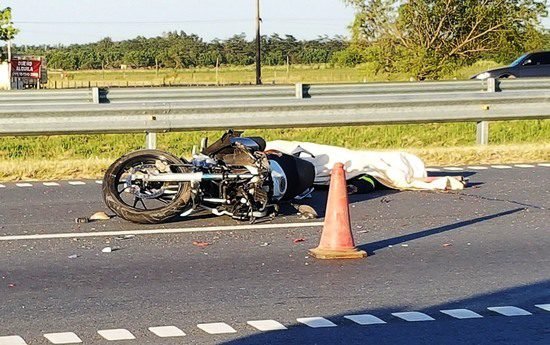 Motociclista murió tras ser embestido por una camioneta