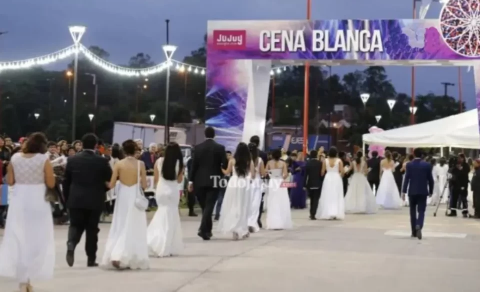 ¿Sin traje ni vestidos para la Cena Blanca 2022?