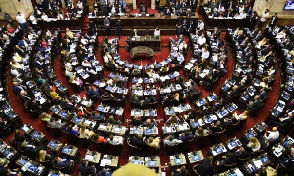 Senadores y Diputados tendrán un aumento de un 30%