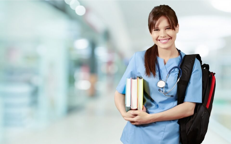 Inicia el curso de Ingreso a Medicina.