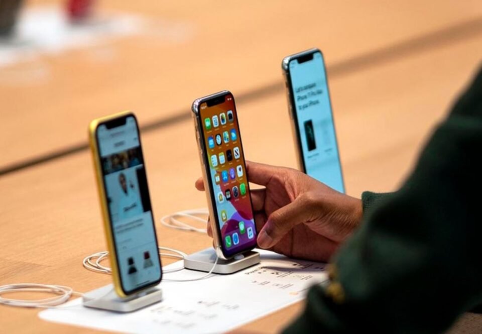 El Gobierno Nacional facilita un plan para congelar el precio de los celulares.