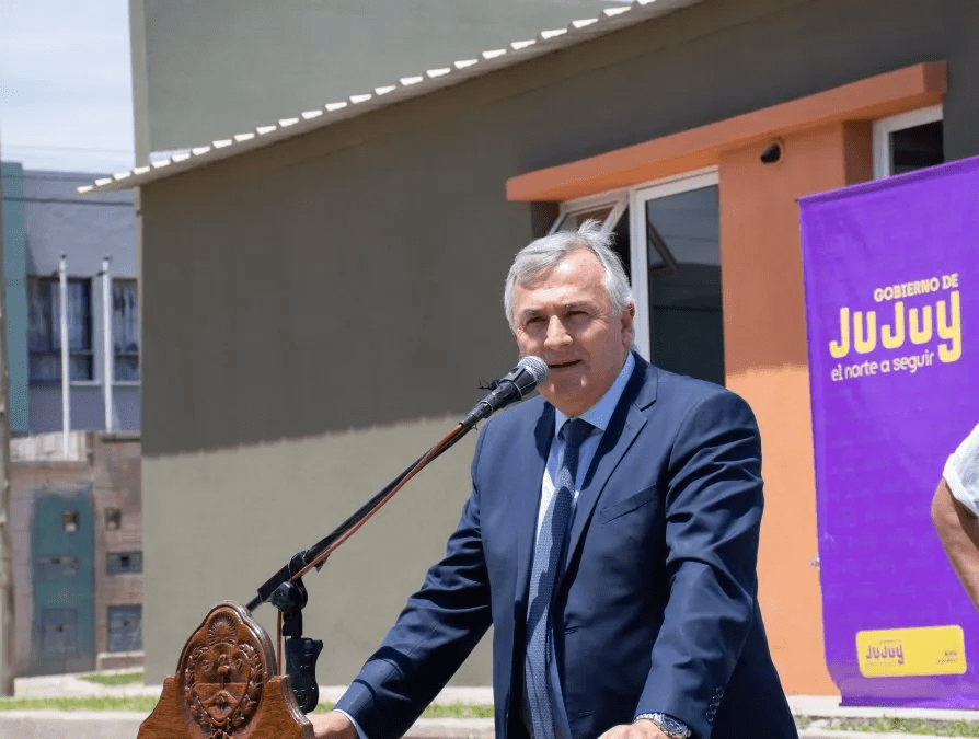 Alto Comedero: El Gobernador entregó viviendas.