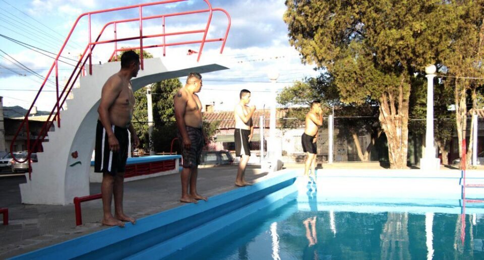 Verano en Capital: Natatorio Municipal reabrió sus instalaciones.