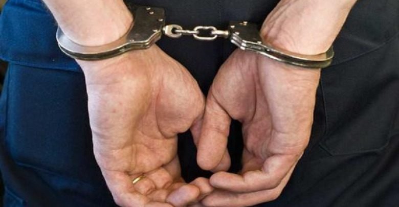 Policía se emborrachó y amenazó con el arma.