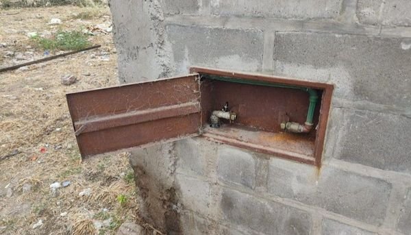 Continúan los robos de medidores en Punta Diamante.