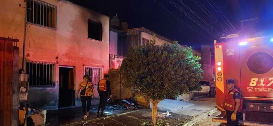 Joven incendió su casa en Perico.