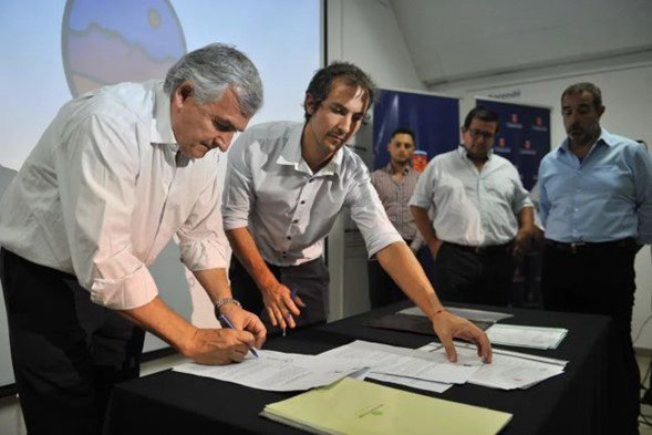 El Gobernador promueve el Cannabis Medicinal y el Turismo por el País.