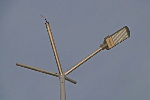 Robaron las luminarias del Parque General Arias.