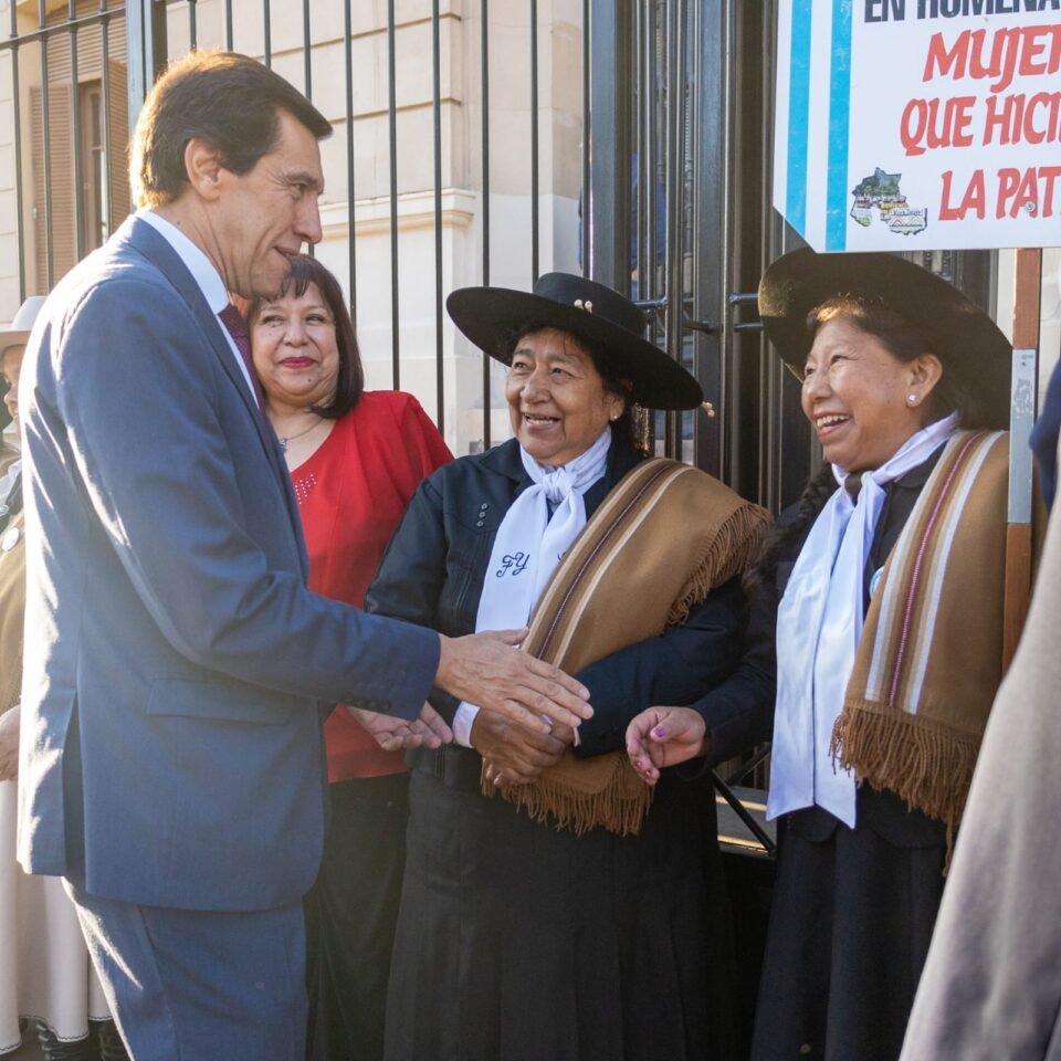 Agrupación de Mujeres Gauchas fueron saludadas por Carlos Sadir.
