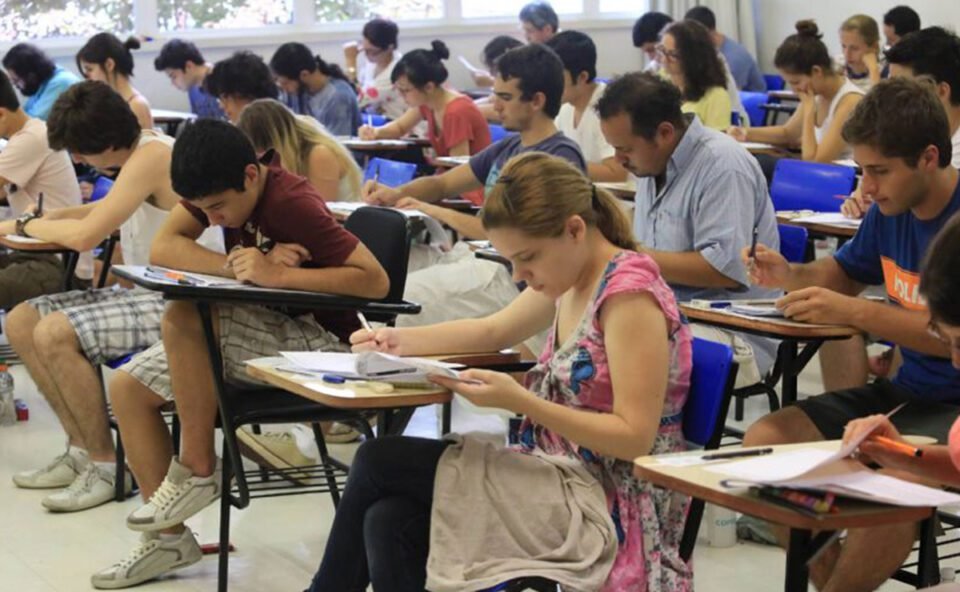 Estudiante de Medicina recibirán un Programa de Becas.