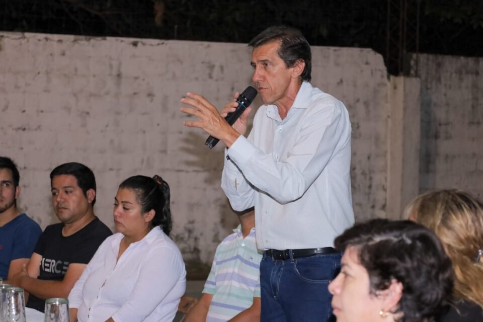 Sadir recibió el apoyo de la gente en Caimancito.