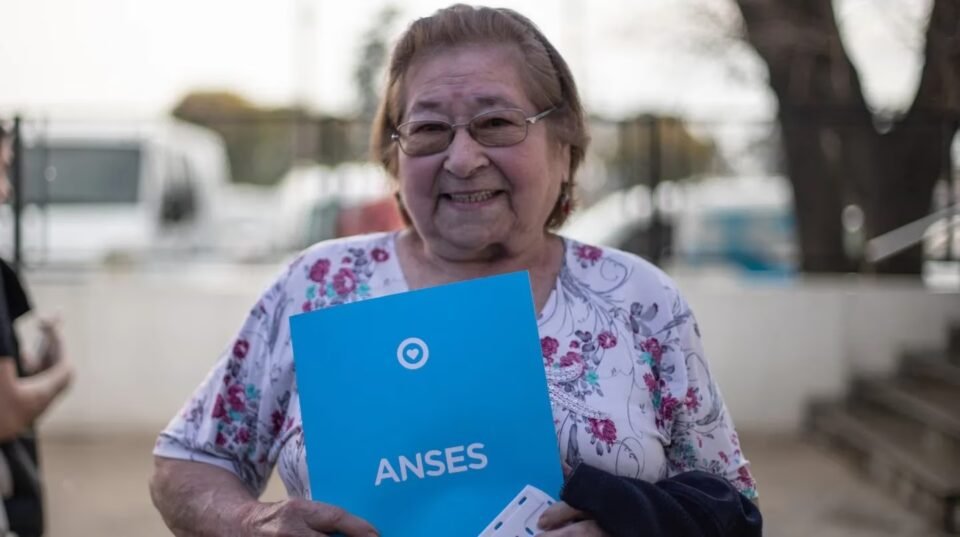 ANSES: Anunciaron un bono para los jubilados