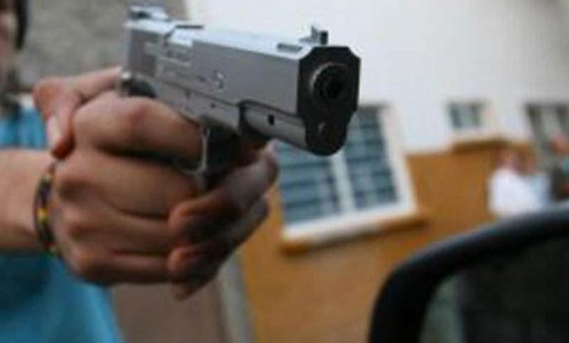 Robó a mano armada y fue detenido en pleno Centro de la Ciudad.