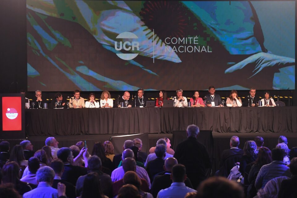 La UCR aprobó un documento para ampliar Juntos por el Cambio