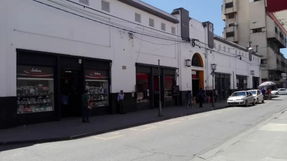 Rompieron baños en el nuevo Mercado Central 6 de agosto