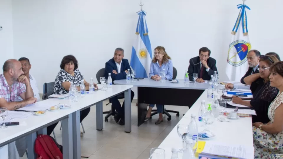 El Gobierno ofreció 0.000 de mínimo a los docentes