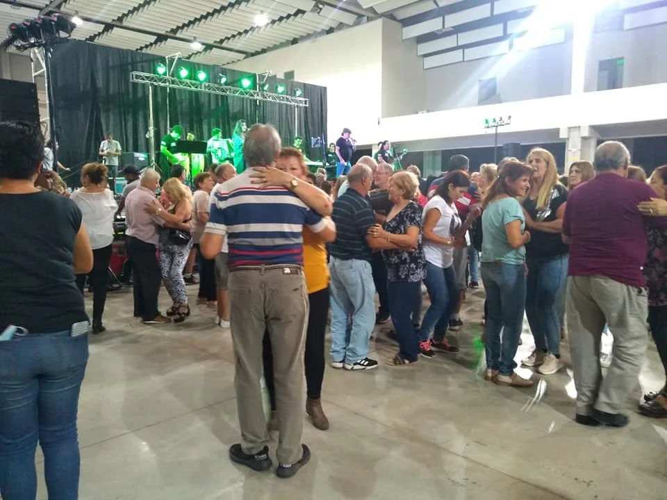 “Dibu” Martínez fue furor en Bangladesh