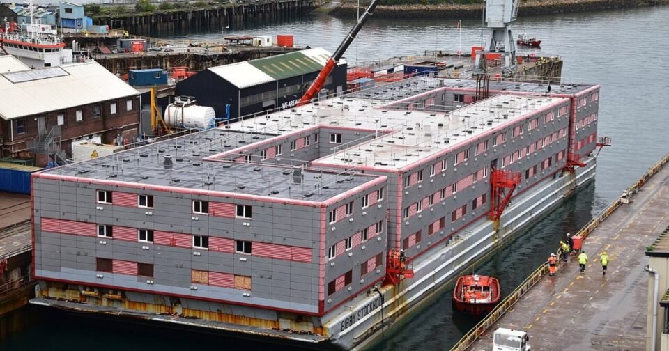 El Reino Unido inauguró un Centro de Detención Flotante