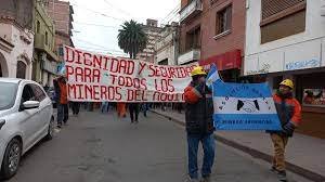 Mineros jujeños acusan abandono de Empresas