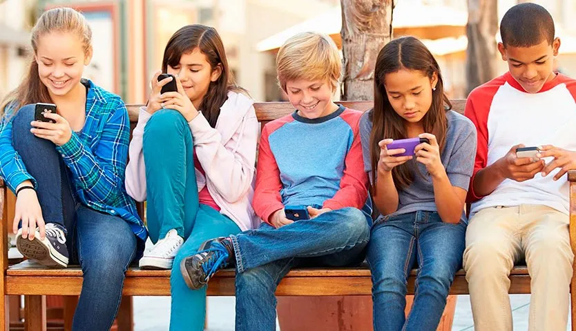 Un pueblo de Irlanda prohíbe celulares a menores de 13 años