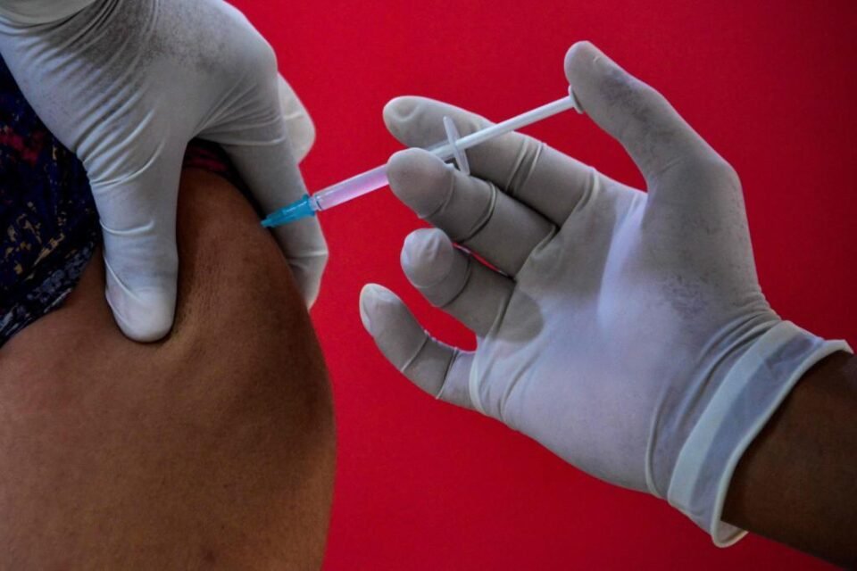 Cáncer: Lanzan una vacuna en el Reino Unido