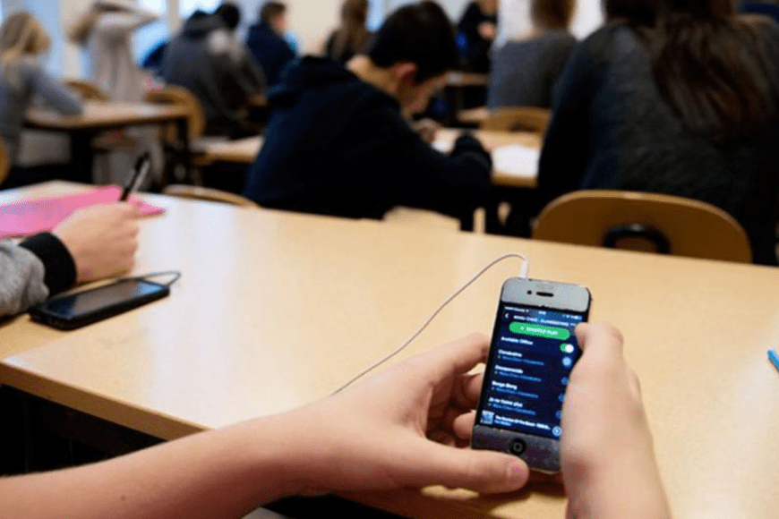 La UNESCO busca prohibir los celulares en las escuelas