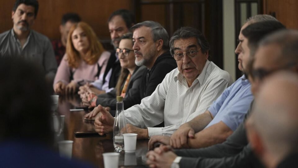Gremios Estatales acordaron un nuevo aumento salarial Gremios Estatales acordaron un nuevo aumento salarial