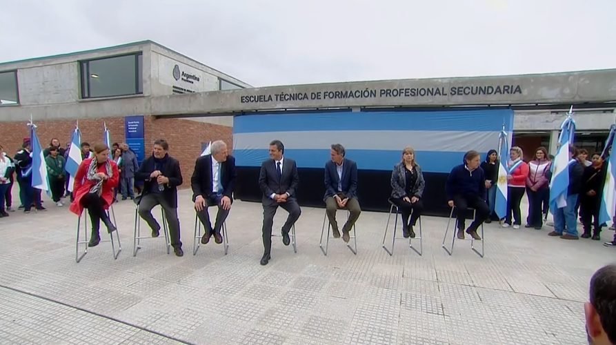 Massa inauguró una escuela técnica con orientación robótica