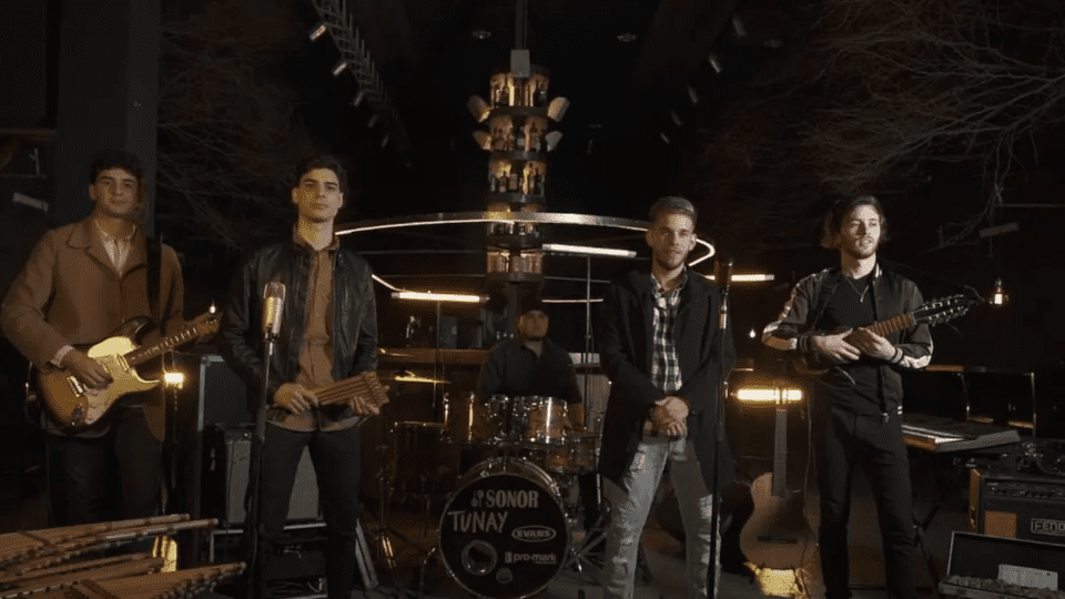 El grupo Tunay fue elegido para actuar en la Cena Blanca