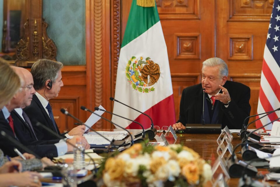 EEUU mantendrá abierto los pasos fronterizos con México 