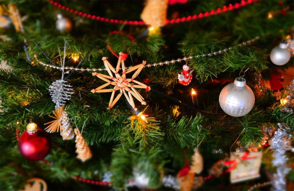 Estas son las cosas que no deben faltar en tu Árbol de Navidad