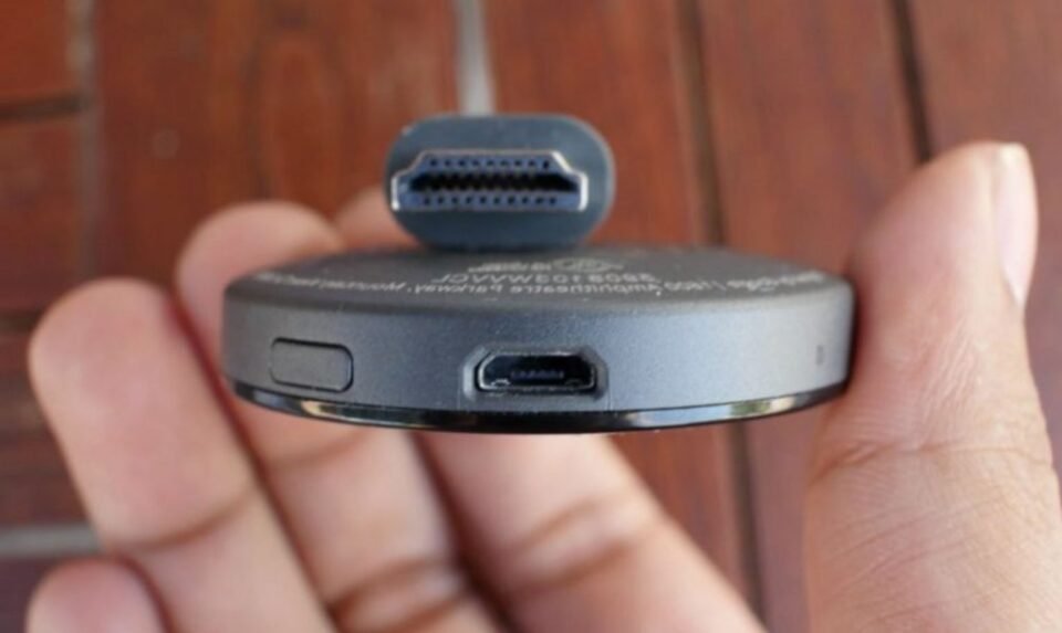 Crean un dispositivo para convertir un televisor viejo en un Smart TV