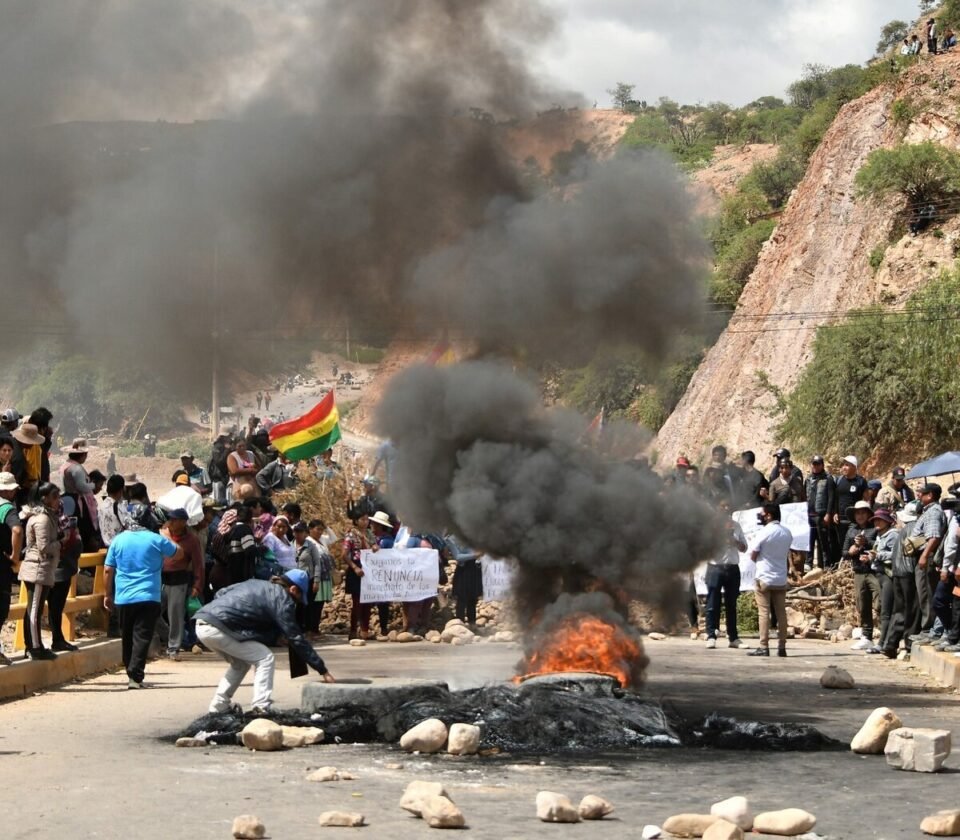 Bolivia: Continúan los bloqueos en las rutas y se agrava el conflicto
