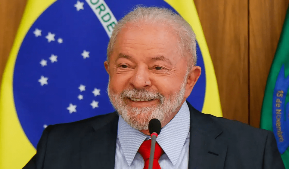 Lula presentó un Programa de Viviendas Populares