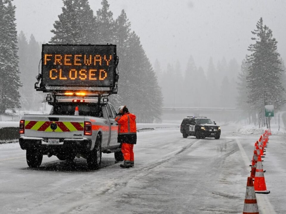 California: Una tormenta de nieve cortó los servicios 