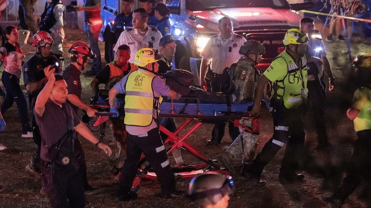 México: Colapsó un escenario y fallecieron 9 personas 