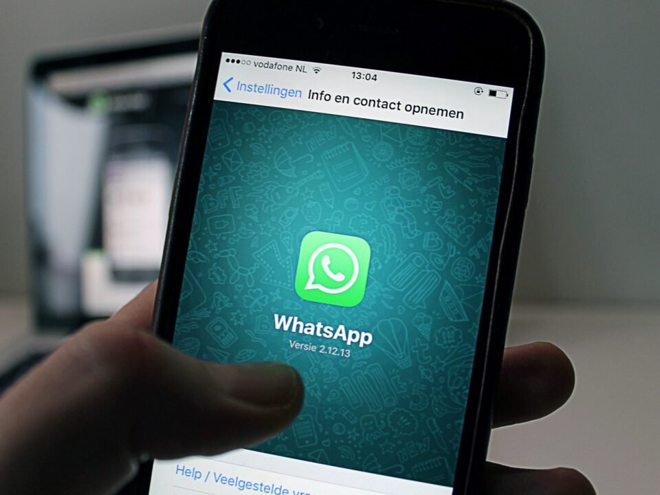 Cómo escribir con letras de colores en WhatsApp 