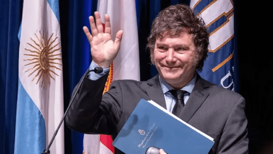 El Presidente presentará su libro en el Luna Park 