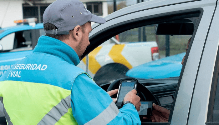 Seguridad Vial anunció que continúa vigente la cédula verde y azul 