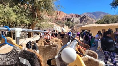 Inauguraron el Encuentro de Tejedores en Purmamarca 