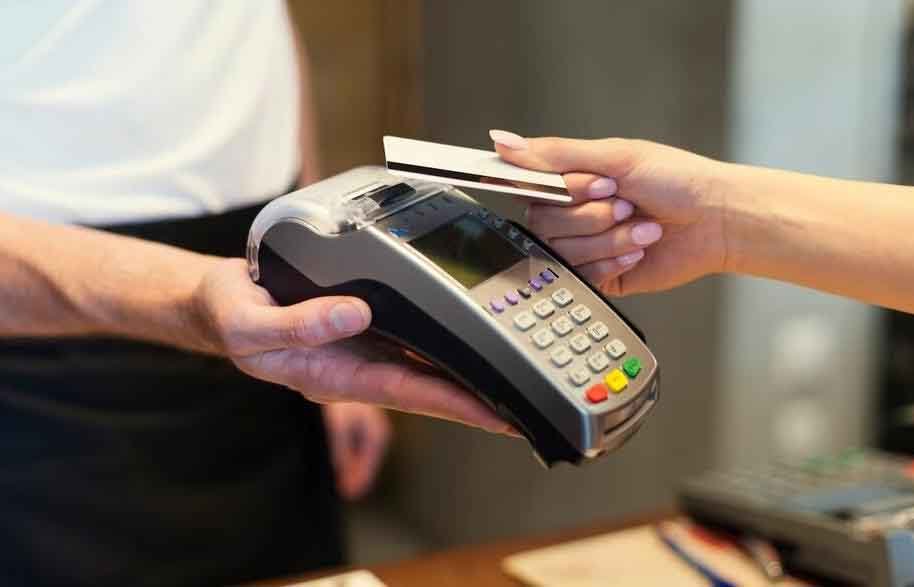 Eliminarán retenciones a cuenta de Ganancias e IVA 