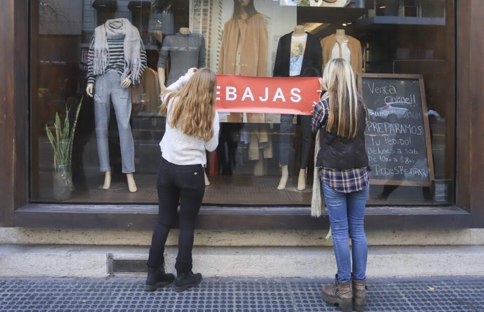 Las ventas en indumentaria cayeron más de un 11% 