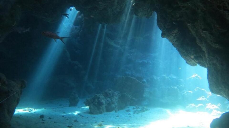 Descubren un océano de 600 kilómetros bajo la corteza terrestre 