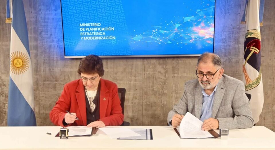 Firmaron un convenio de modernización administrativa de la ciudad 