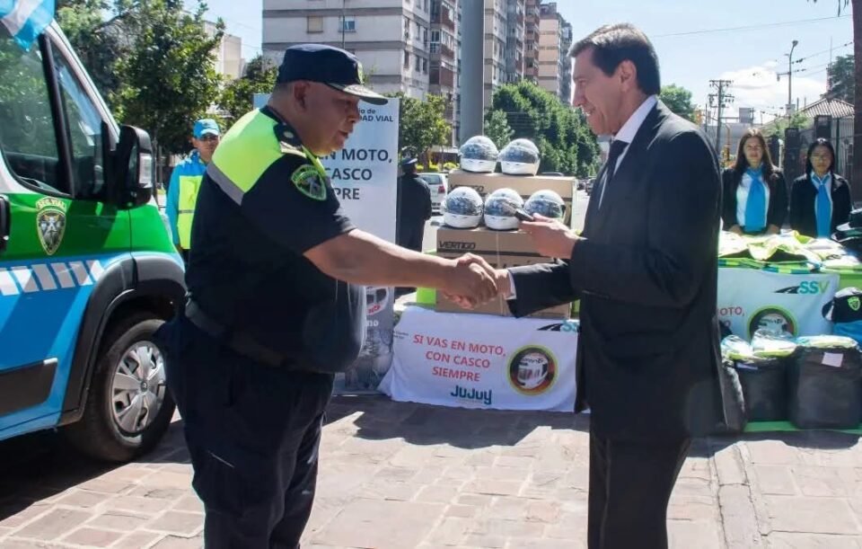Entregaron un vehículo e indumentaria al personal de Seguridad Vial 