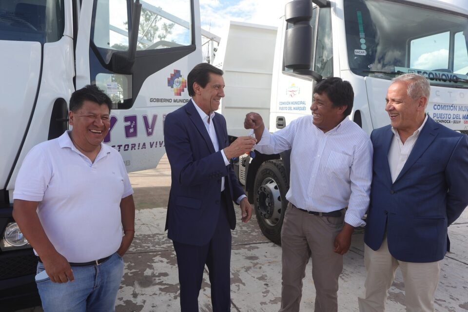  Entregaron camiones a Yavi y Puesto del Marqués