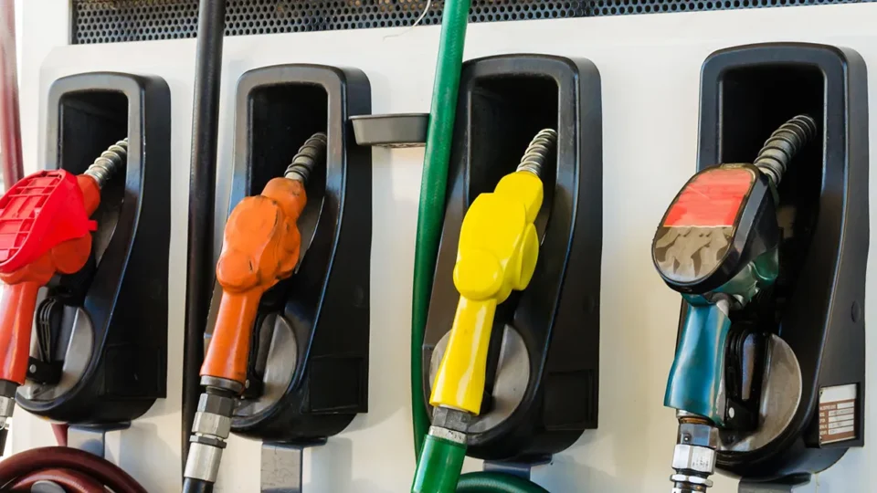 Este viernes aumentan los Combustibles