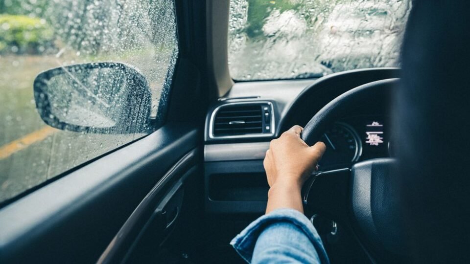  Cómo manejar bajo la lluvia 