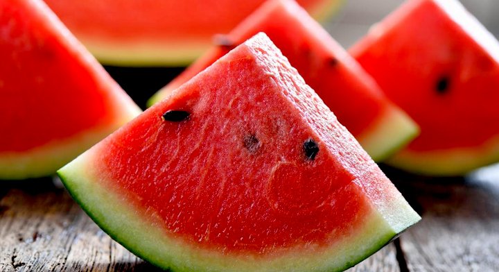 Qué beneficios tiene la sandía para enfrentar el calor 