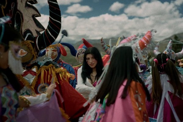 Cazzu estrenó “Latinaje”, con paisajes de Jujuy  